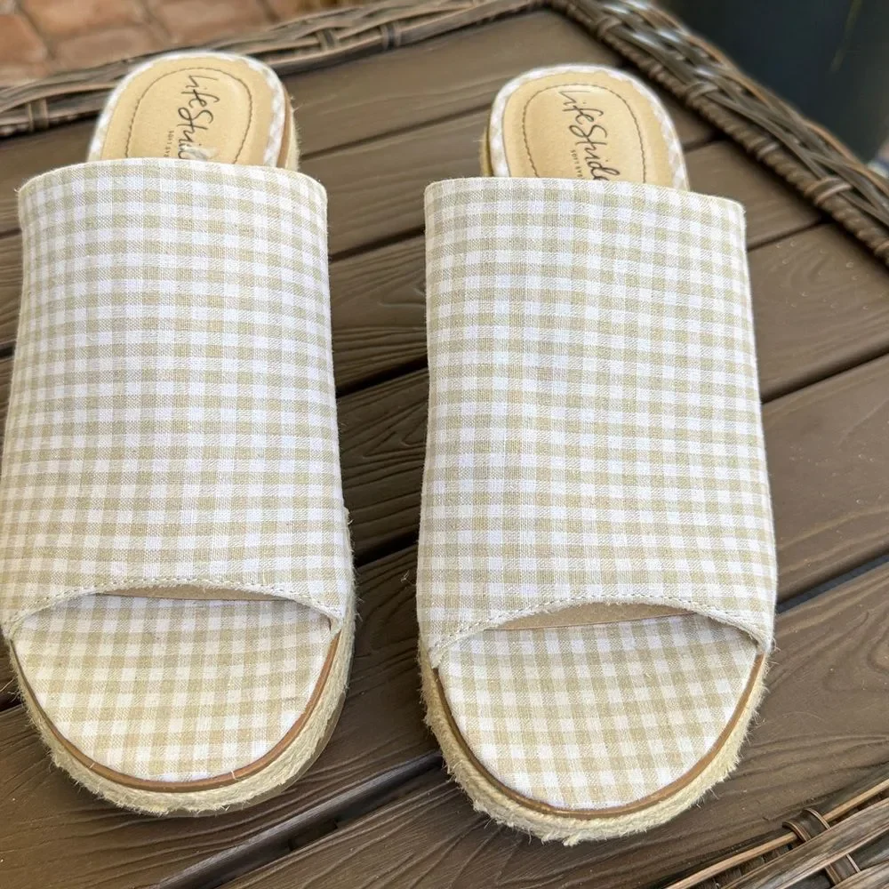 Life Stride Paradise Natural Gingham NWOT Size 10